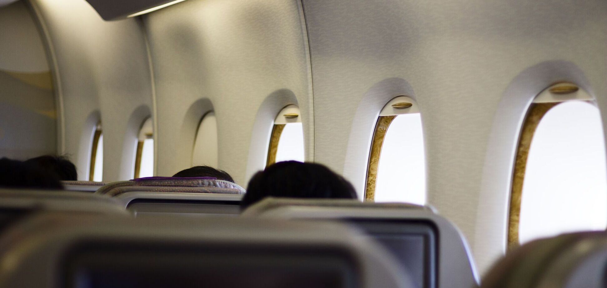Що не варто робити на борту літака: бортпровідниця застерегла від помилок