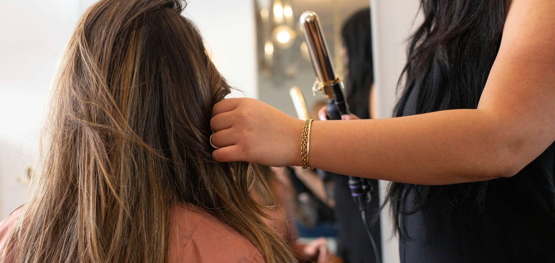 Зробить тонке волосся густішим: названо універсальну зачіску