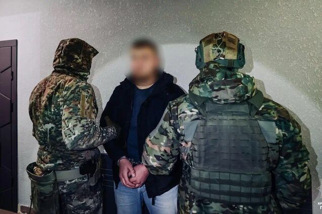 Серед постраждалих – громадянин Китаю: в Україні викрили банду, яка займалася викраденнями людей, підпалами авто і не тільки. Фото та відео