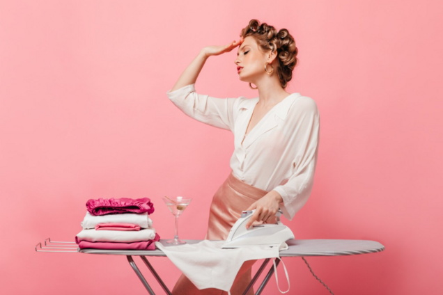 Забудьте про прасування одягу: лайфхак, який врятує вас від надокучливої рутини