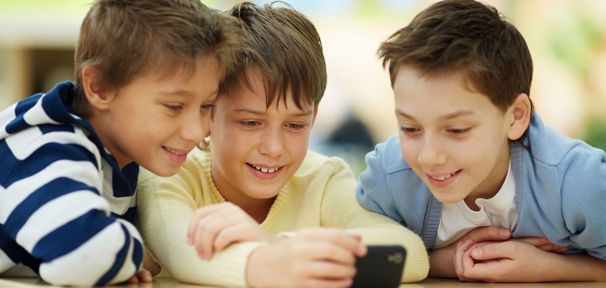 Гаджети вбивають мозок дітей. Покоління Z стало першим в історії, у якого зафіксовано 'мінусовий' IQ