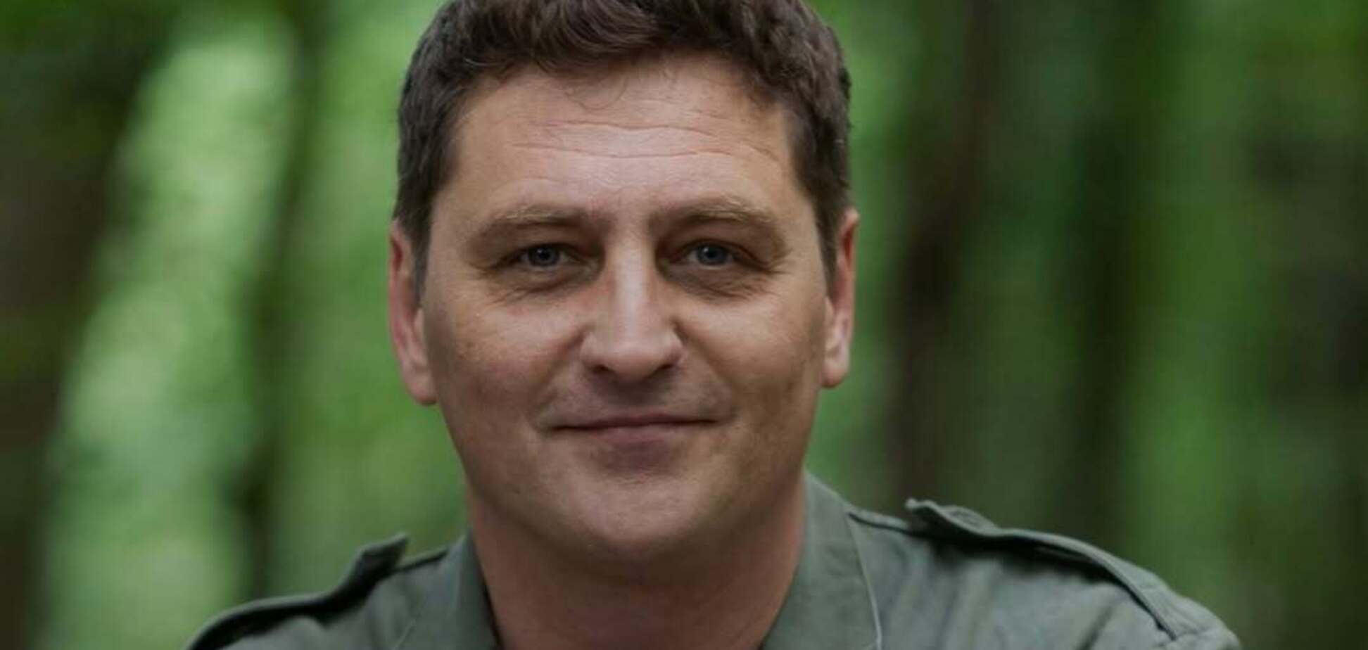 49-річний актор В'ячеслав Довженко вийшов у світ із молодою нареченою та розсекретив, коли зіграє весілля