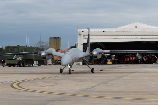 Bayraktar Akinci вперше збив над Чорним морем копію 'Шахеда' за допомогою боєприпаса з ШІ: що відомо про випробування. Фото і відео