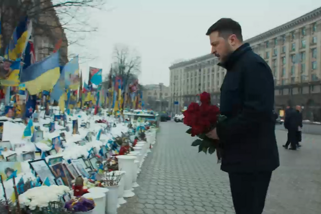 'Дуже хочу одного дня прийти сюди з президентом США': Зеленський вшанував загиблих героїв України і пояснив, що треба для миру