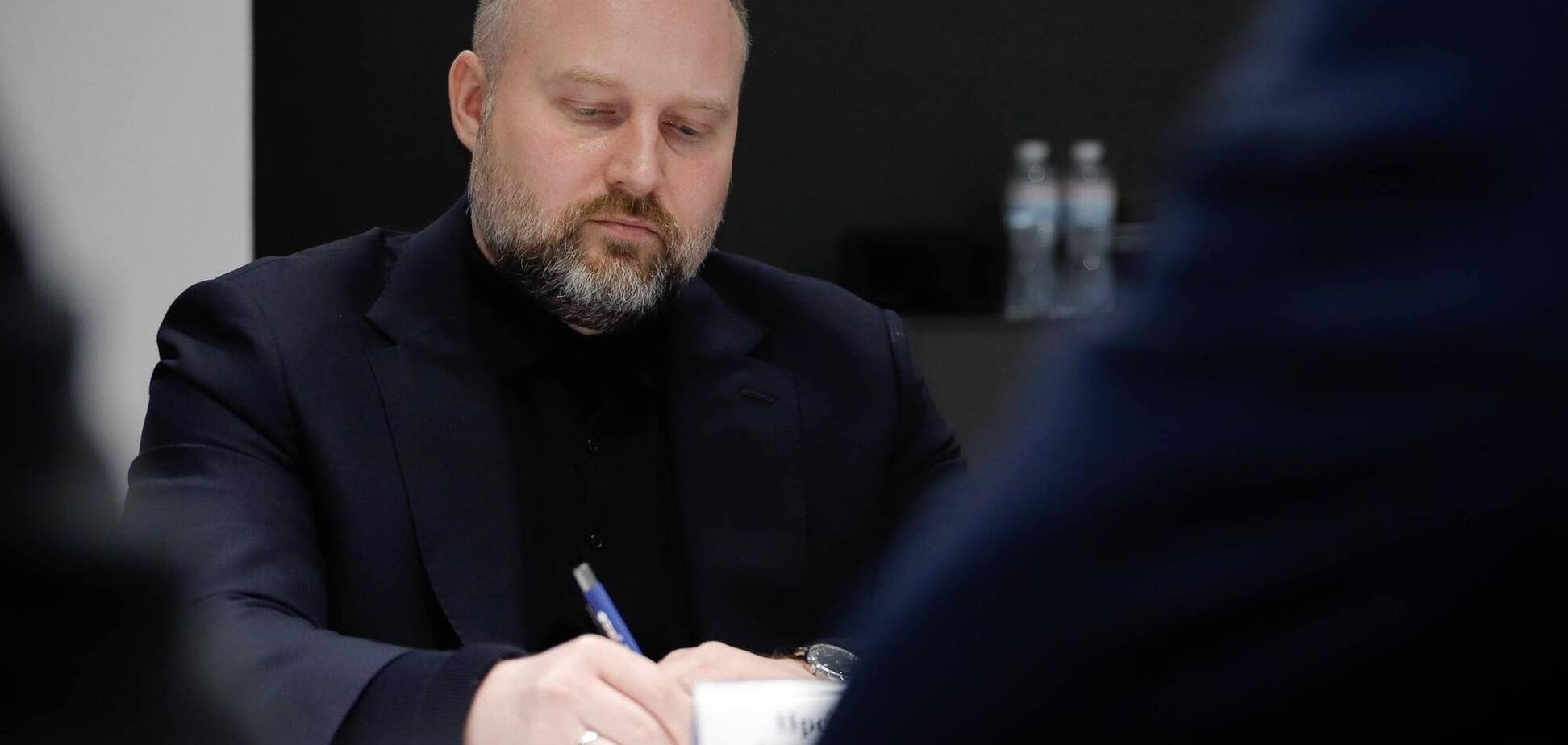 'Довкола світу за 70 днів': медіа розкрили, як очільник Держфінмоніторингу Пронін гальмував справу 'Мідас' і ховався від скандалів у відрядженнях