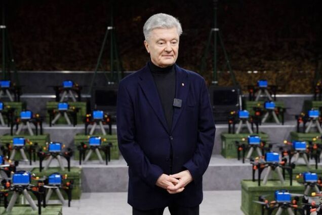 'Врагу не будет пощады': Порошенко передал силам обороны первую партию FPV-бомберов Stark 13