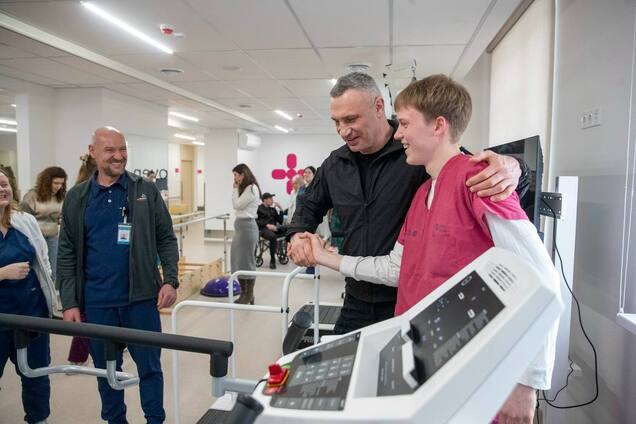 У лікарні Києва відкрили нове відділення фізичної та реабілітаційної медицини: Кличко показав фото