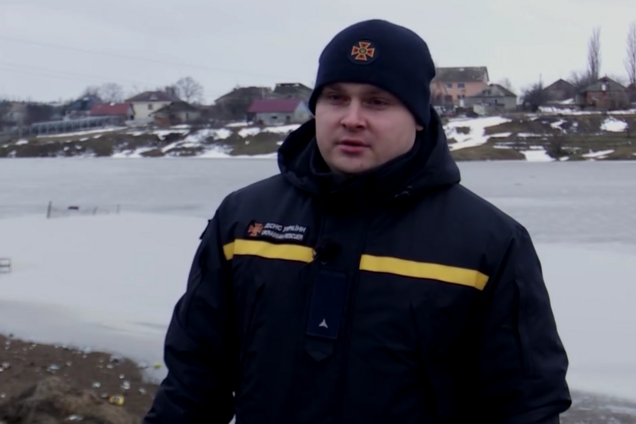 На Николаевщине двое детей провалились под лед. Видео
