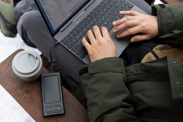 Як зарядити ноутбук від повербанка: інструкція