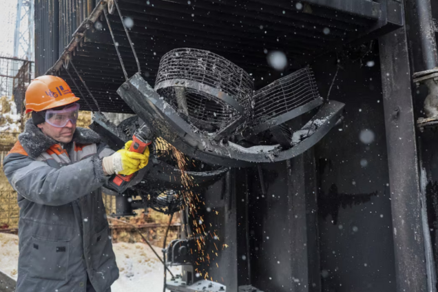 Збереження промисловості в Україні є ключовим для фінансування війни, повернення біженців і реінтеграції військових – Reuters