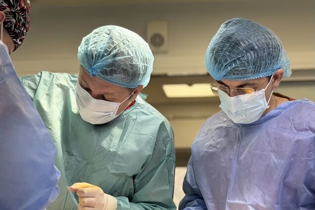 'Травма была критической': во Львове врачи спасли мужчине руку, которую он случайно отсек бензопилой