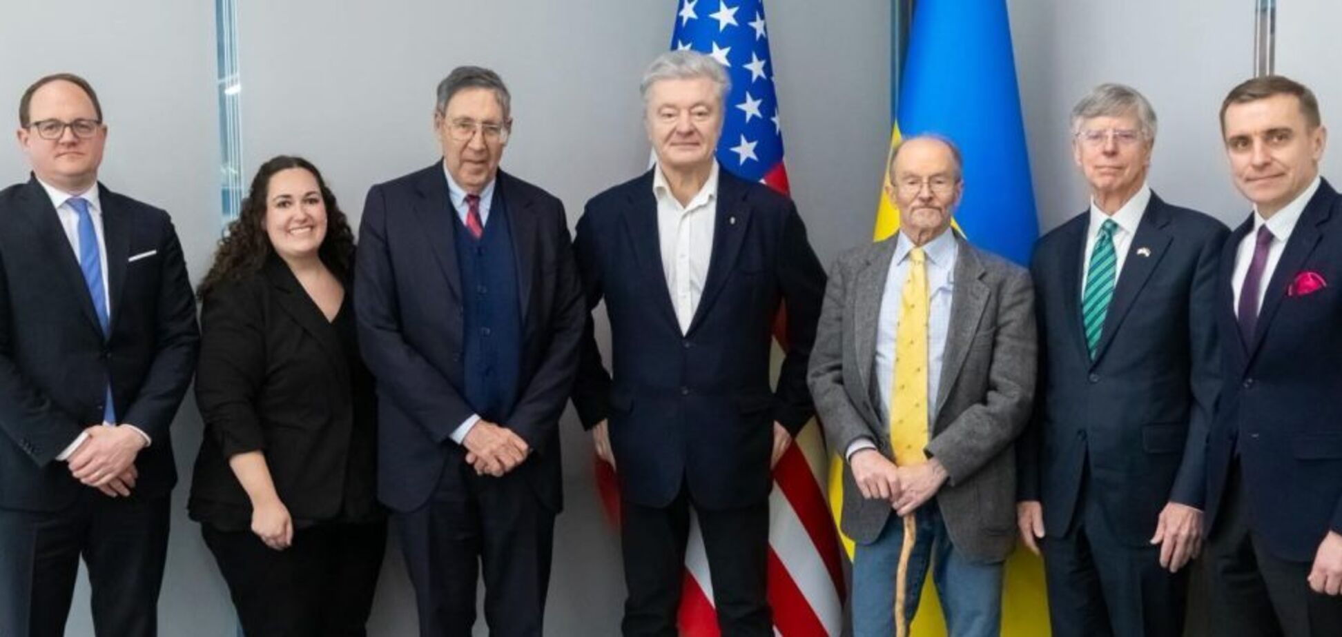 Говорили про єдність ЄС та США і тиск на Росію: Порошенко зустрівся з американськими дипломатами