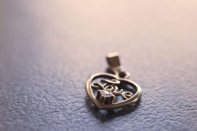 Сколько денег можно получить за старые золотые сережки и цепочки