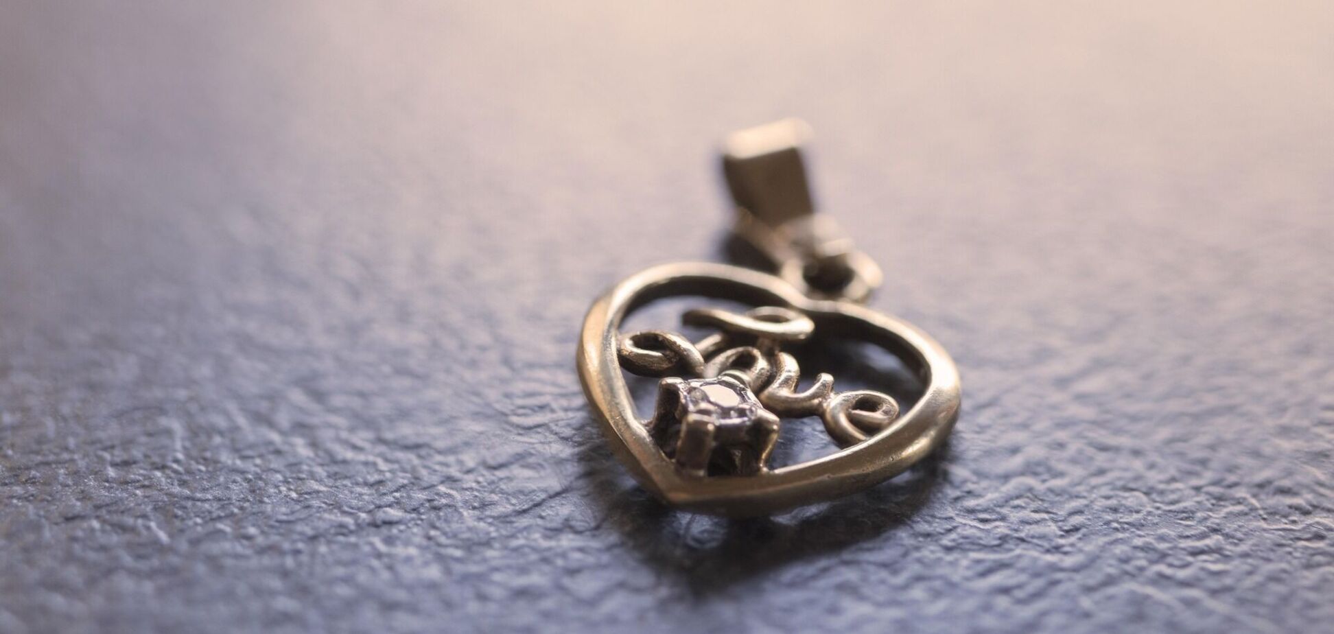 Скільки грошей можна отримати за старі золоті сережки та ланцюжки