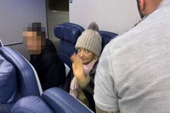 Ховалась у туалеті: в Мілані затримали росіянку, яка двічі проникла на літак без квитка. Фото