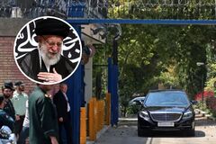 Британія тимчасово виводить співробітників посольства з Ірану: в чому причина