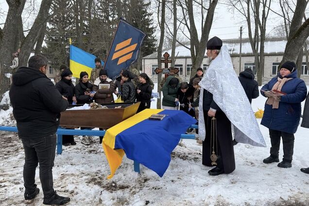 Віддав життя за Україну: на Полтавщині попрощалися з захисником, який загинув на Луганщині. Фото