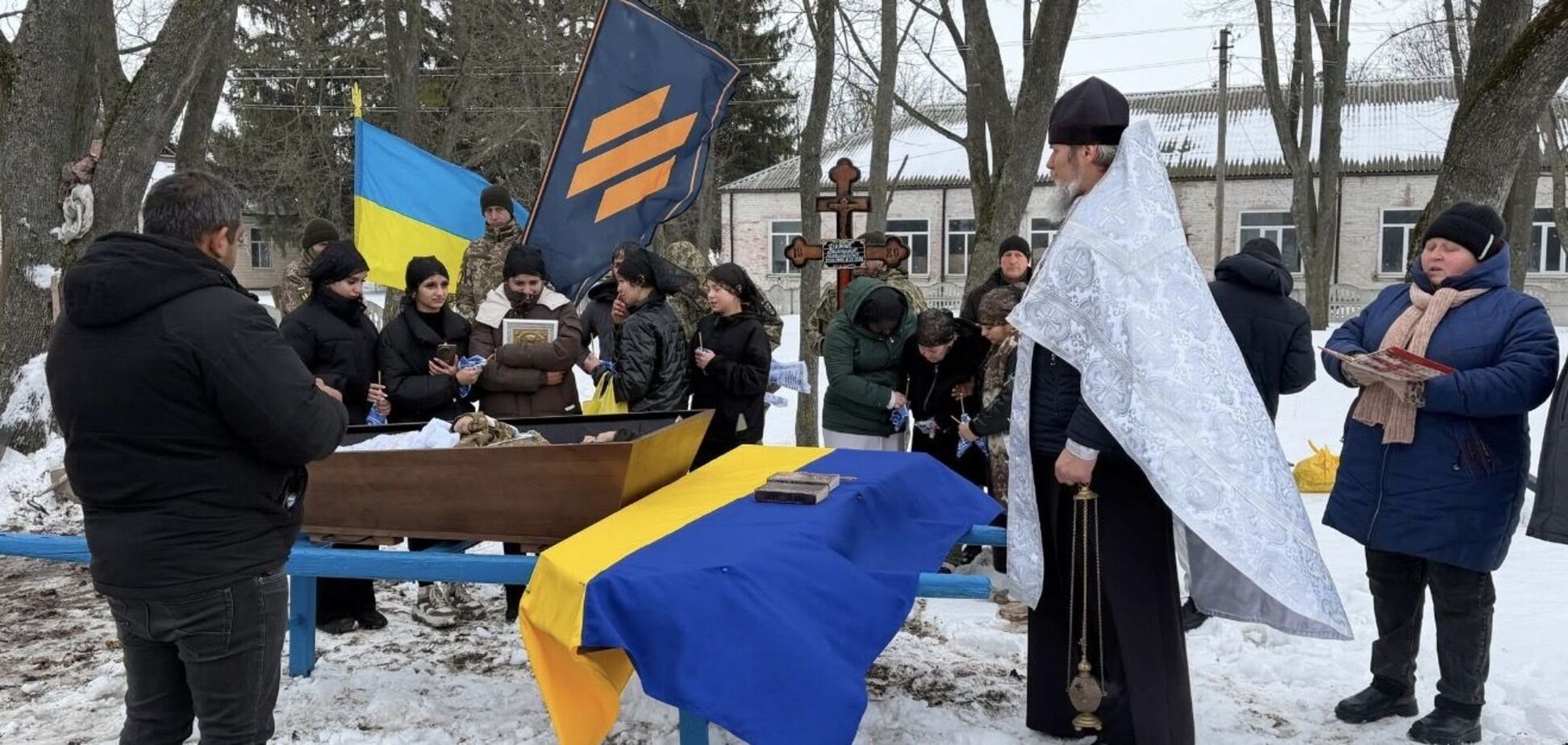 Віддав життя за Україну: на Полтавщині попрощалися із захисником, який загинув на Луганщині. Фото