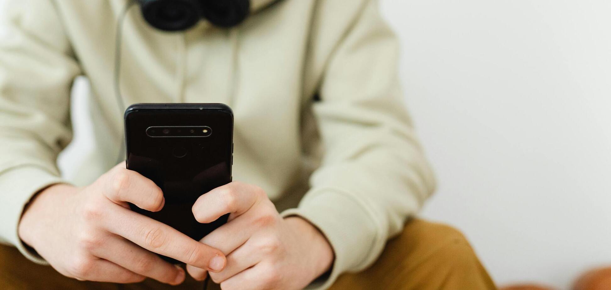 'Повинні вживати превентивних заходів': у Польщі хочуть заборонити соціальні мережі для дітей віком до 15 років