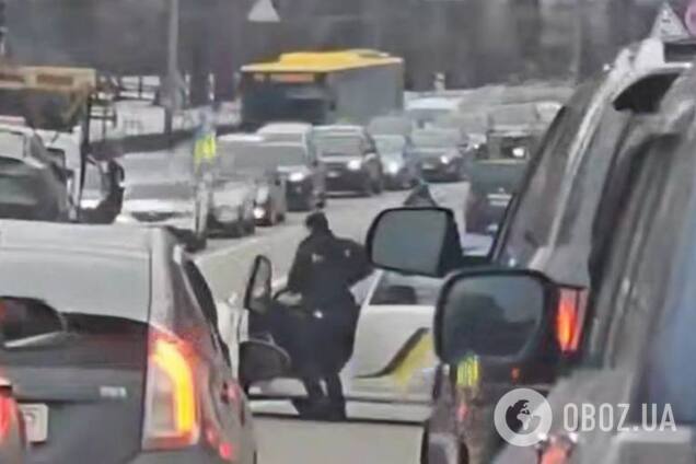 Була стрілянина: у Києві поліцейські влаштували погоню за порушником ПДР. Усі подробиці та відео