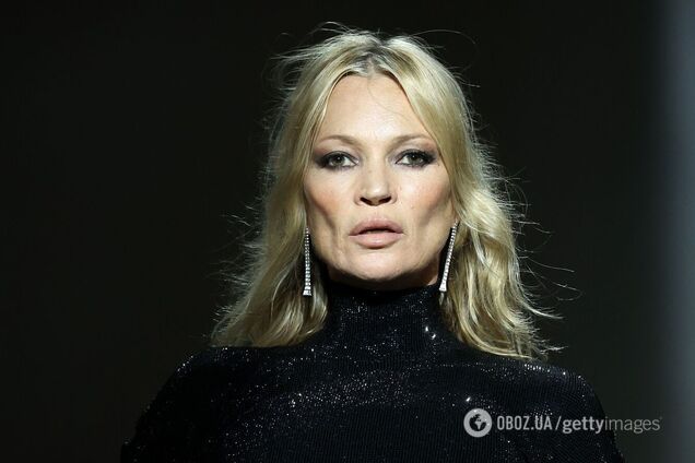 52-річна Кейт Мосс приголомшила публіку відвертим образом на Тижні моди в Мілані: супермодель одягла сукню з вирізом на спині нижче стегон