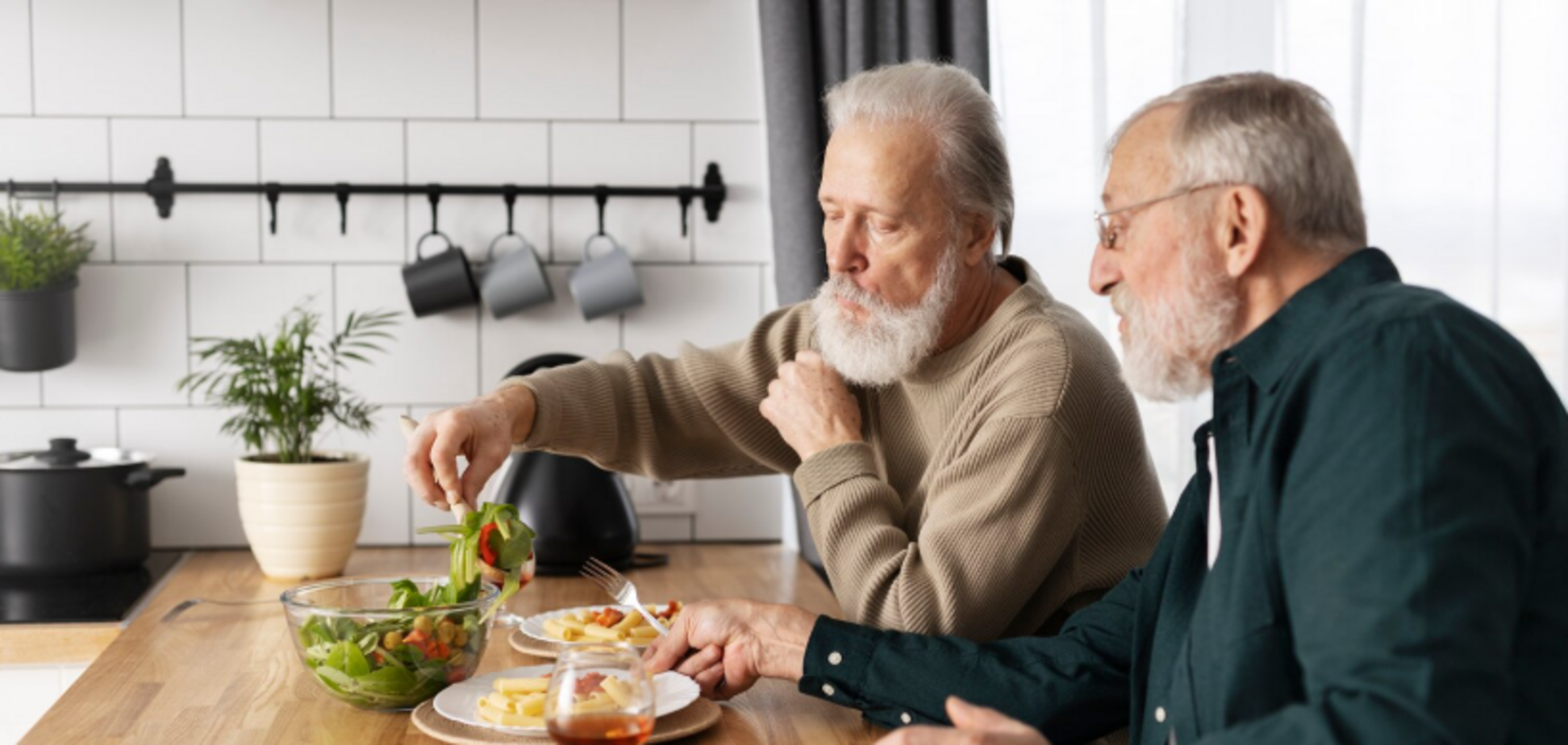 Що обов'язково треба їсти у похилому віці, щоб дожити до 100 років: несподівані результаті дослідження
