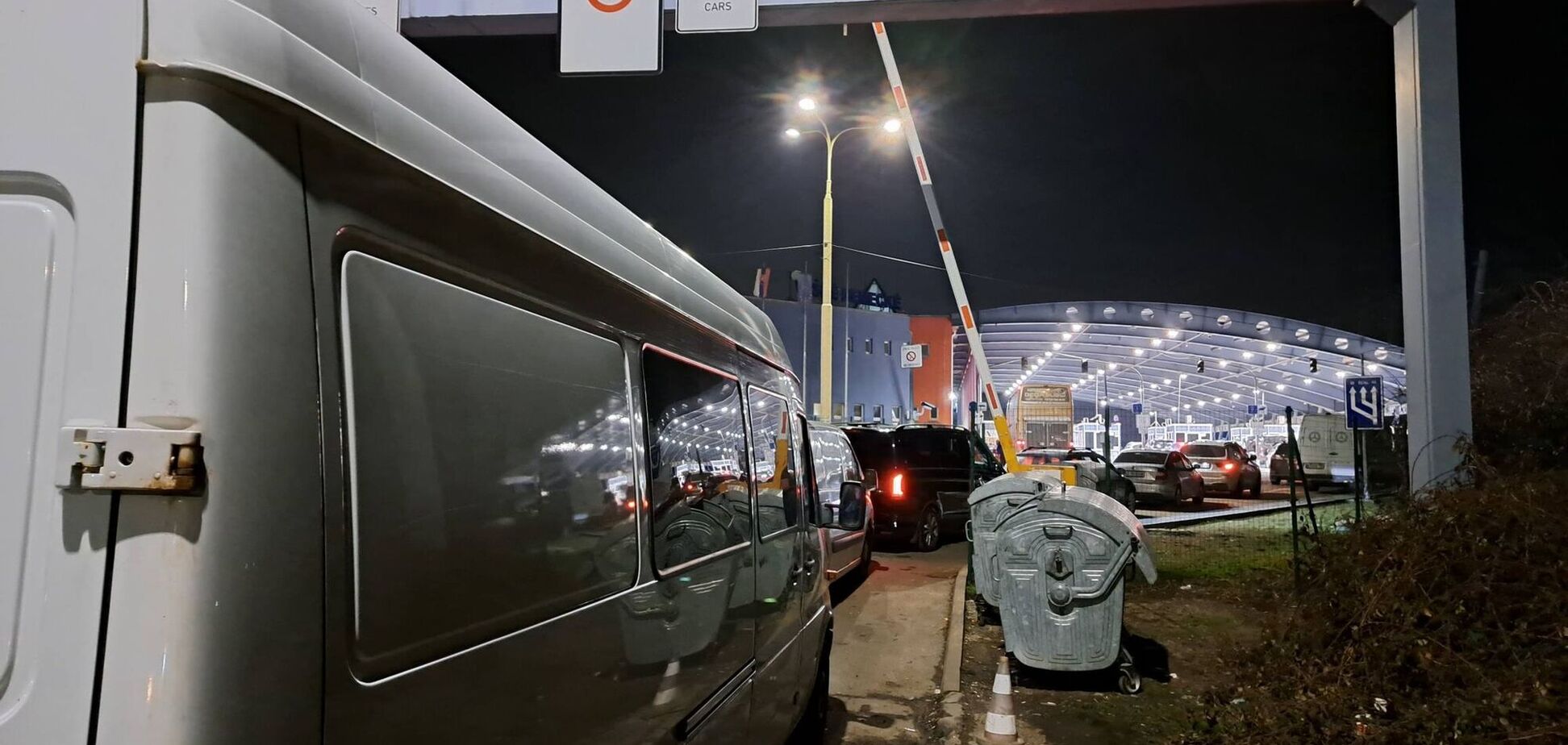 На границе Украины образовались огромные пробки