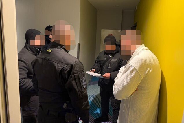 Бил мобилизованных и снимал свои действия на видео: в Киевской области сообщили о подозрении офицеру ТЦК. Фото