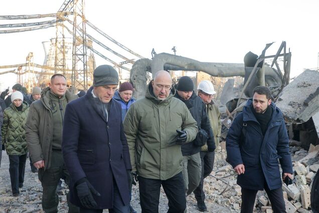 'Обстріл був свідомий': Шмигаль показав Рютте наслідки російської атаки на одну з київських ТЕЦ. Фото та відео