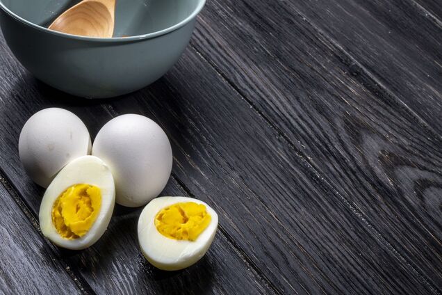 Когда на самом деле надо солить воду, в которой варятся яйца: ключевой момент