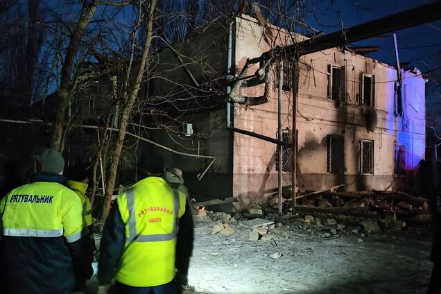 Окупанти вдарили по Одесі дронами: пошкоджено десятки будинків, школу та два дитсадки. Фото