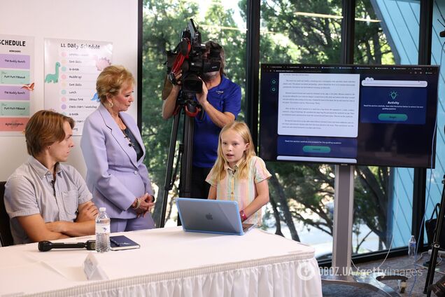 Навчання коштує $65 тисяч і триває лише 2 години на день: у Кремнієвій долині відкрили приватну школу, де вчителів замінив ШІ