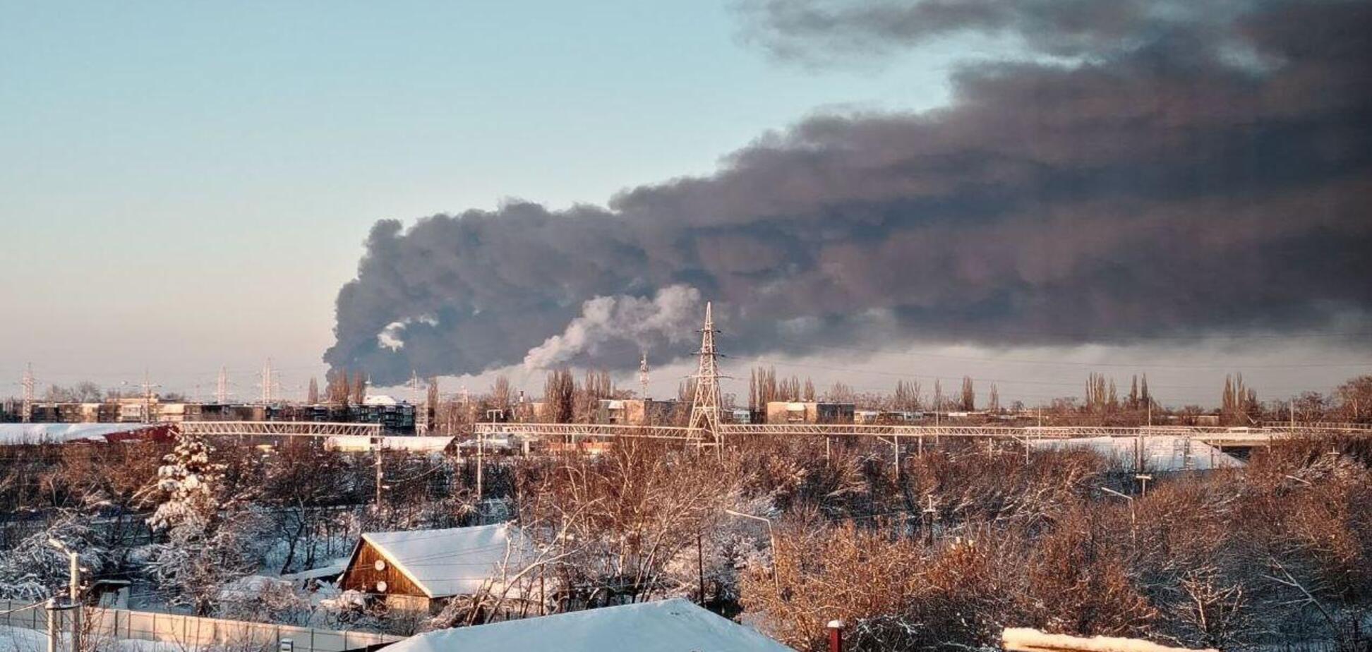 У Тамбовській області РФ пролунали потужні вибухи: зійшов із рейок поїзд із цистернами бензину. Фото, відео