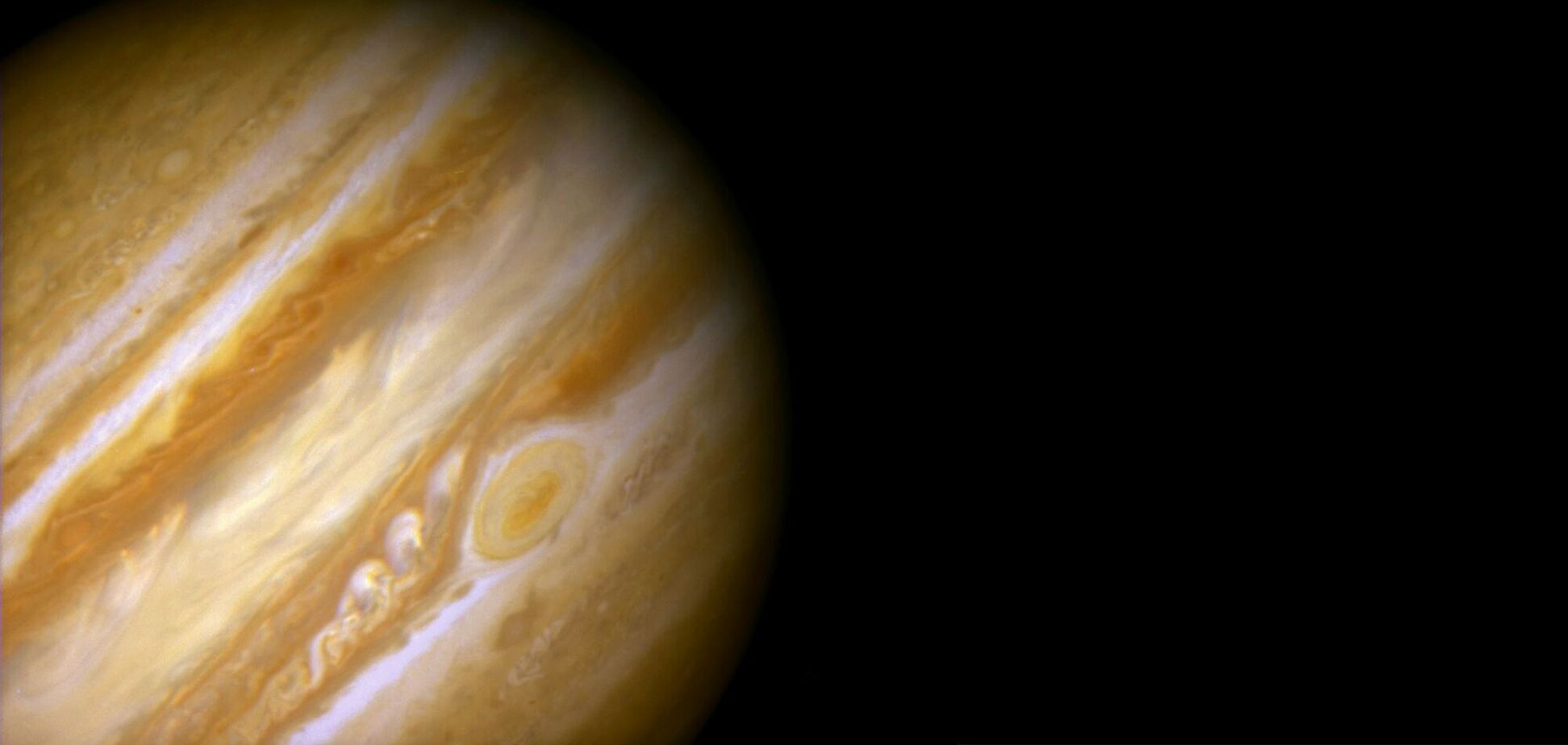 Юпитер на самом деле меньше и имеет другую форму: что узнали ученые