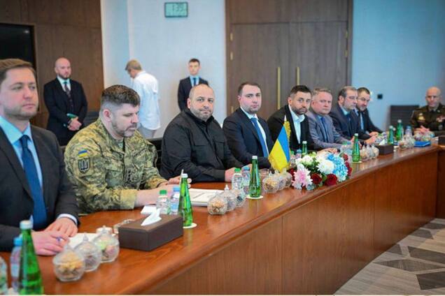 'Продуктивна робота': в Абу-Дабі завершився перший день переговорів, другий раунд розпочнеться 5 лютого