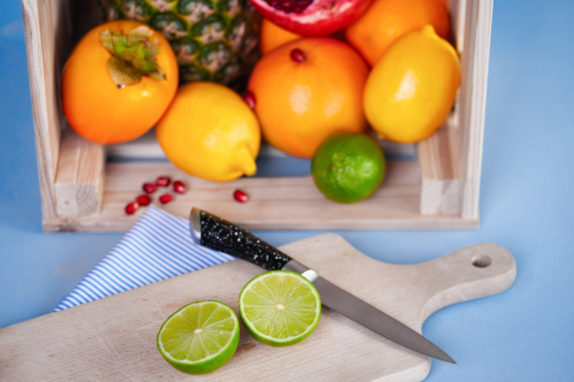 Какие фрукты категорически запрещено хранить в холодильнике: они испортятся