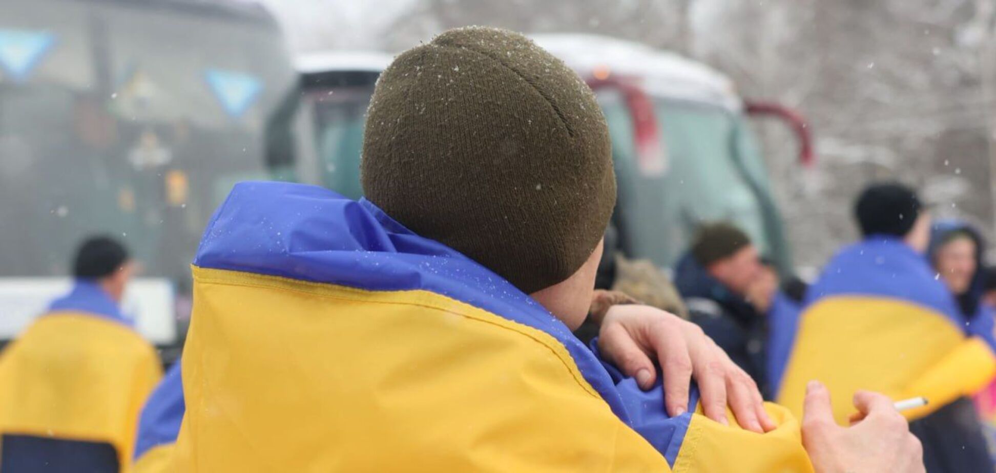Більшість були в неволі ще з 22-го року: Україна повернула з російського полону 157 людей. Фото та відео