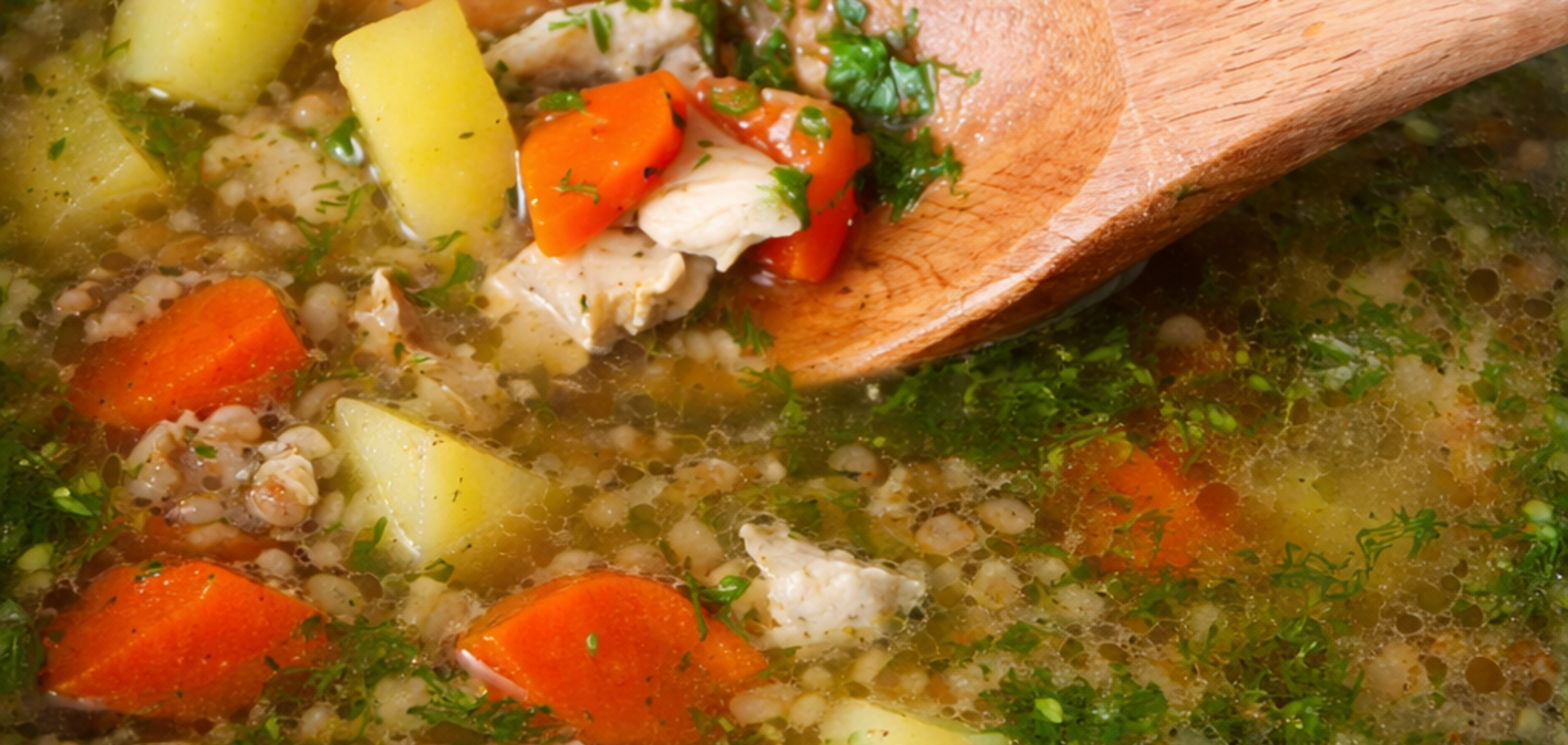 Вкусный наваристый суп с гречкой: прекрасно согревает в период холодов