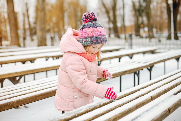 'А когда вы вели ребенка в детсад, была плюсовая температура?' Воспитательница ответила родителям, которых возмутили прогулки в мороз