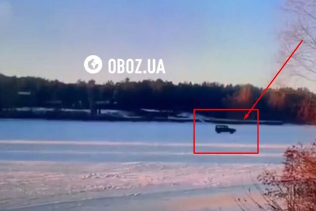 Виїхали покататись: на Київському морі позашляховик провалився під кригу та потонув, одну людину ще шукають. Момент потрапив на відео