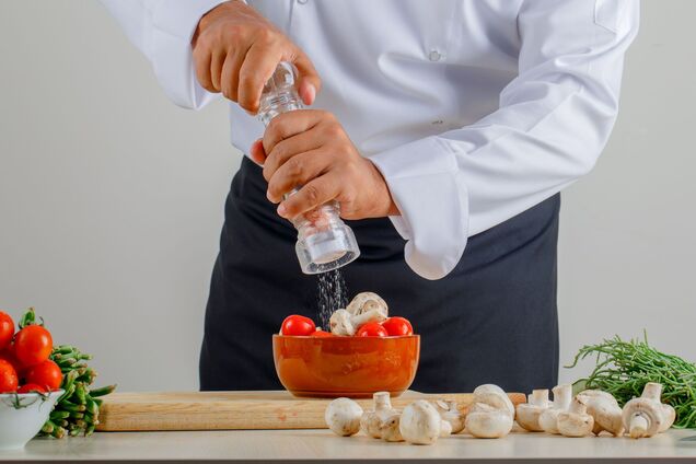 Соль против талии: как натрий незаметно заставляет нас есть больше