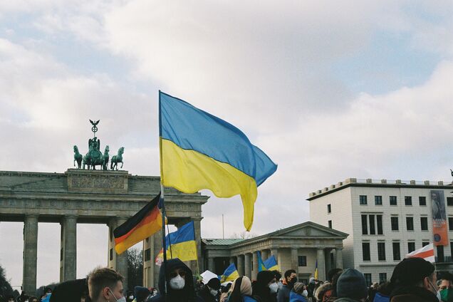 Ілюстрація - біженці з України в Берліні