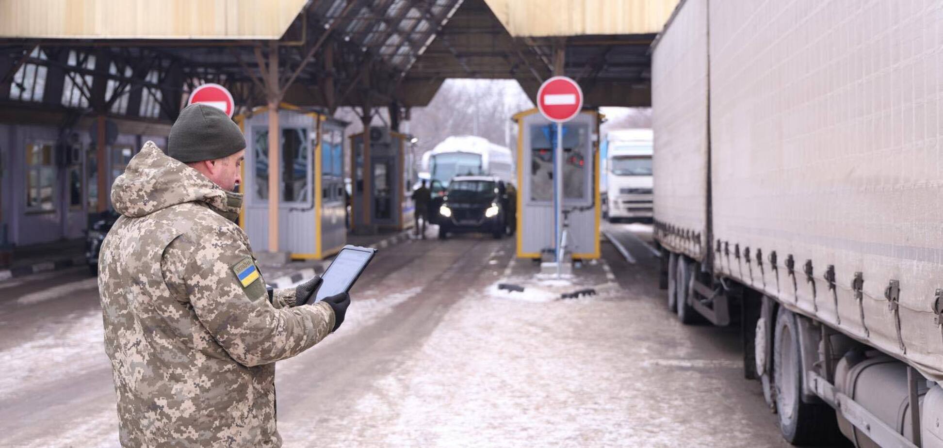 Иллюстрация - выезд за границу Украины