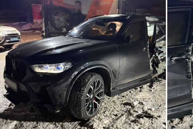 В Киеве водитель BMW протаранил столб и скрылся с места ДТП, оставив травмированного пассажира в авто. Фото