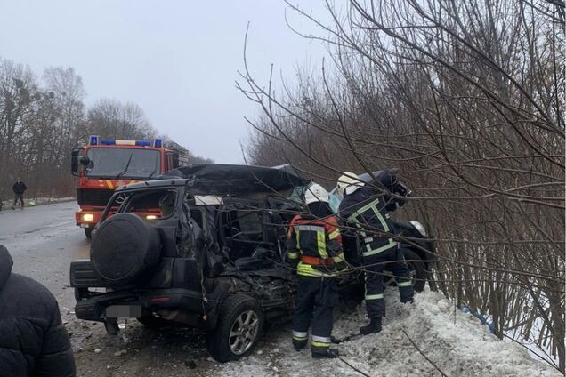 Выехал на встречную: в Ровенской области пограничник устроил смертельное ДТП, погибла женщина. Фото