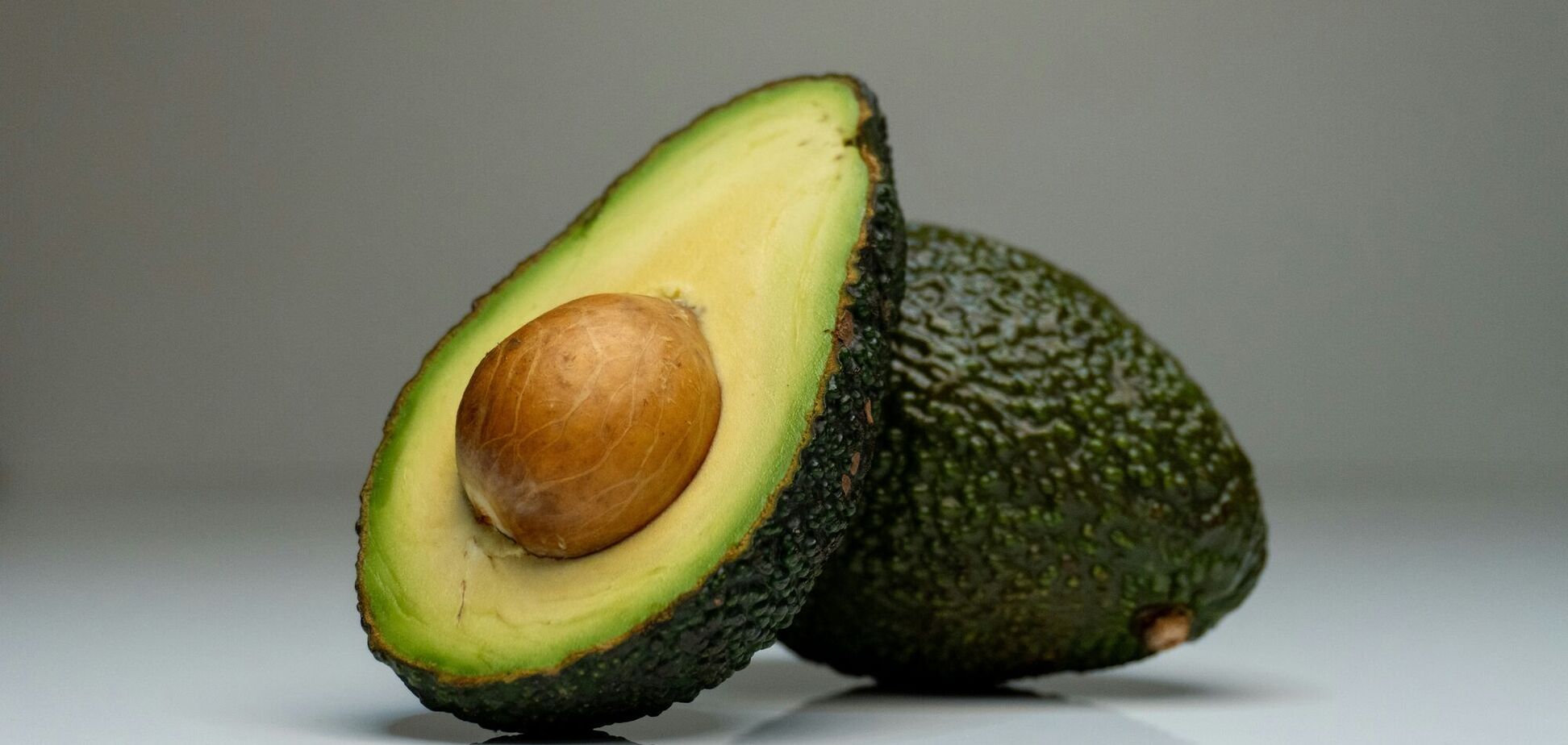 Как сделать авокадо мягким за 3 минуты: простой лайфхак