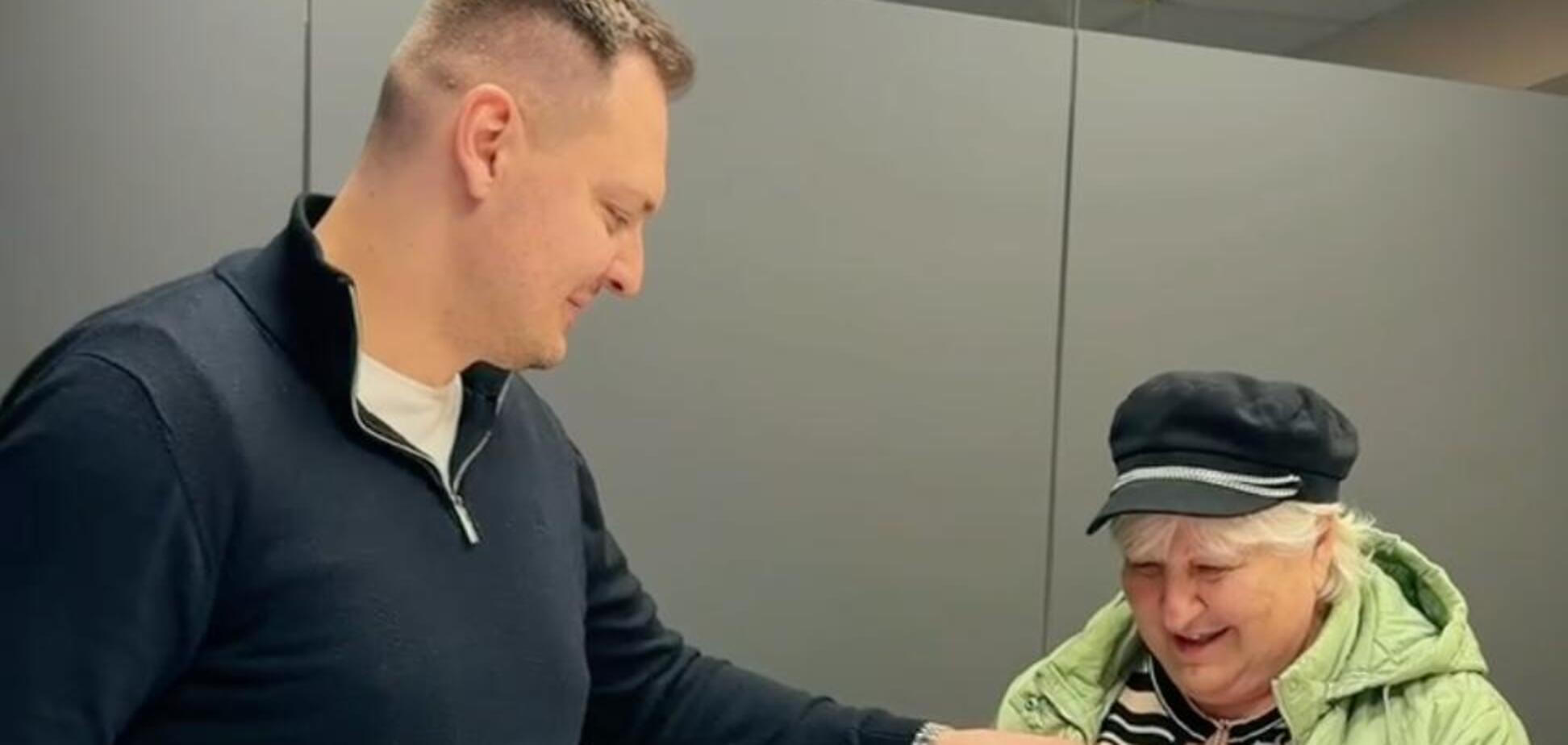 'Труха Україна' подарувала квартиру бабусі та онуку з Бахмутчини