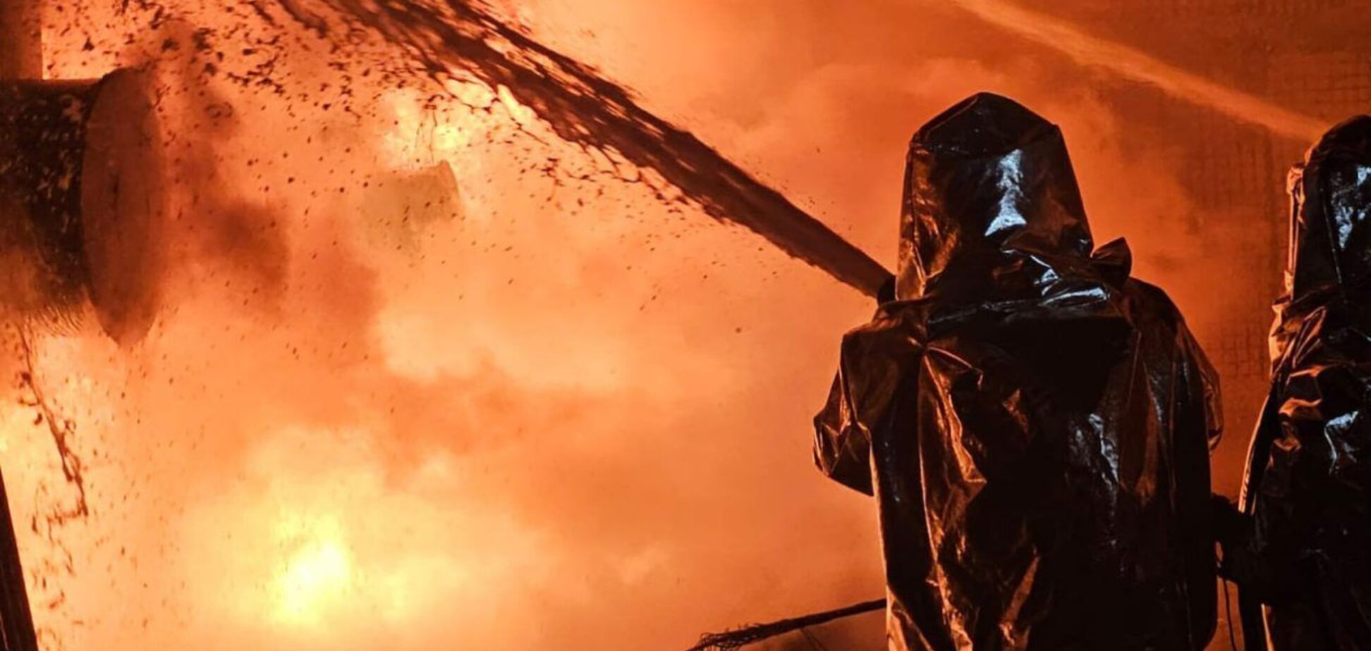 Повреждены дома и инфраструктура, есть раненые: войска РФ атаковали Ривненскую и Хмельницкую области. Фото