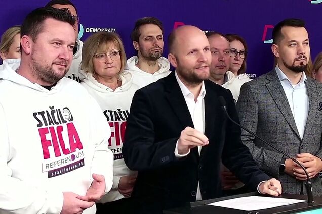 Собрали 350 тыс. подписей за отставку Фицо: в Словакии оппозиция требует досрочных выборов