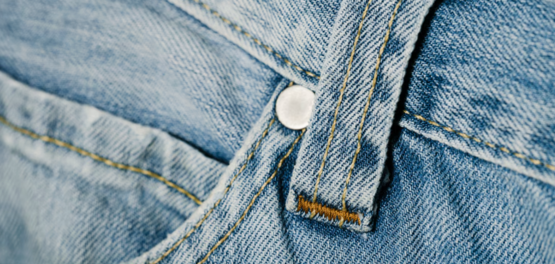 Мініатюрна кишеня на джинсах: чому вона взагалі існує і для чого її використовують